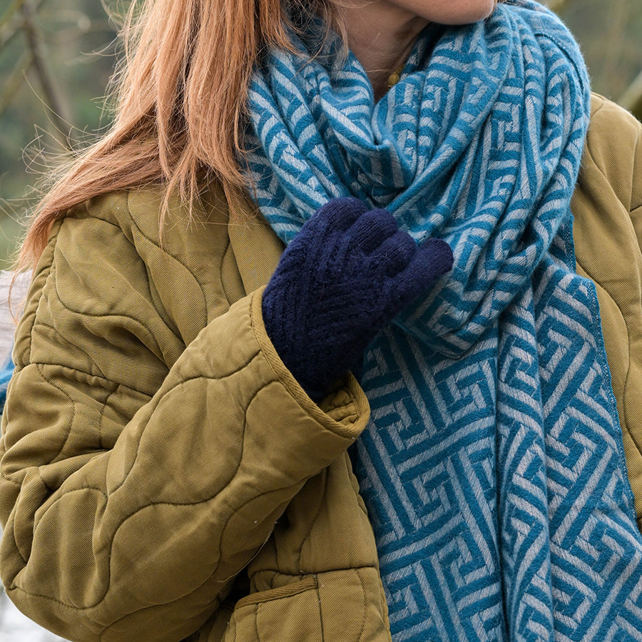 Charlotte recycled blend navy blue cable knit gloves